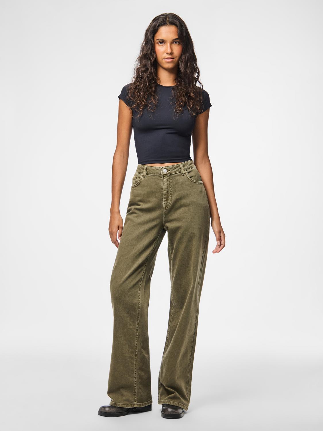model_shot-front_full